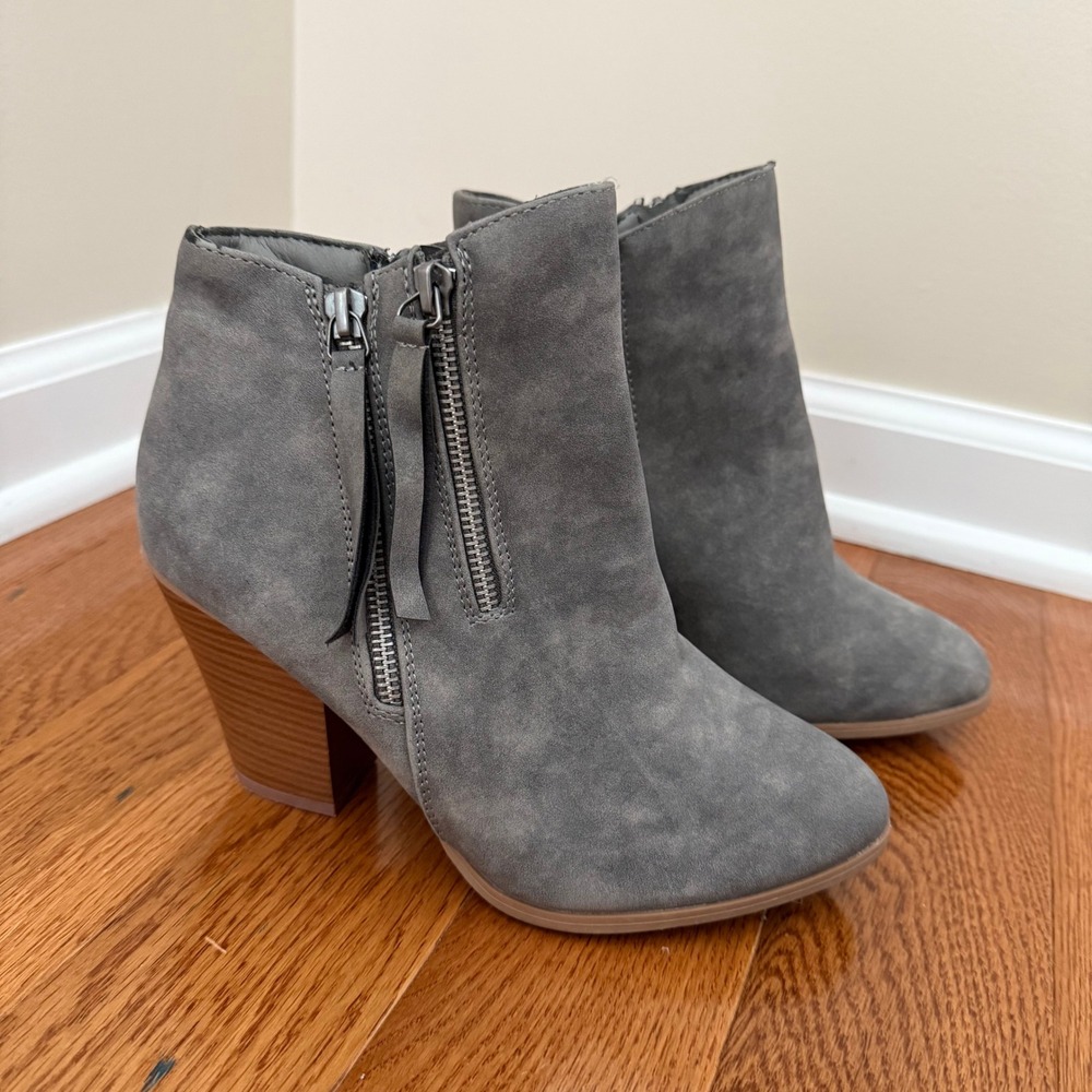 Journee Collection Grey Faux Suede Tassel Ankle Booties Block Heel Women Size 8
